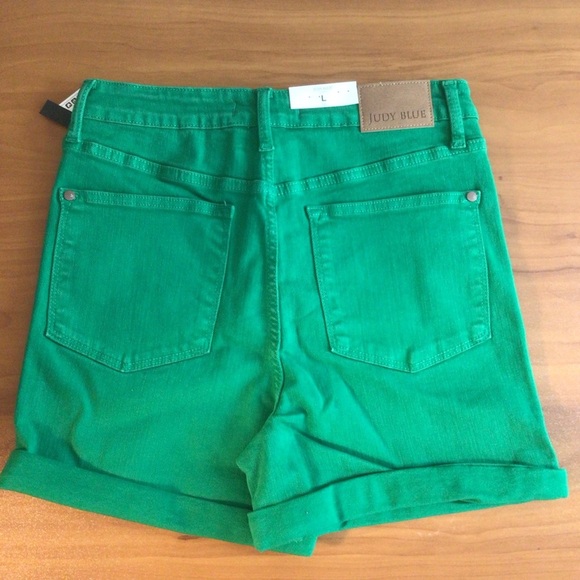 Woman’s Judy Blue Tummy Control Fit High Rise Green Shorts with Cuffed Legs - Picture 4 of 8